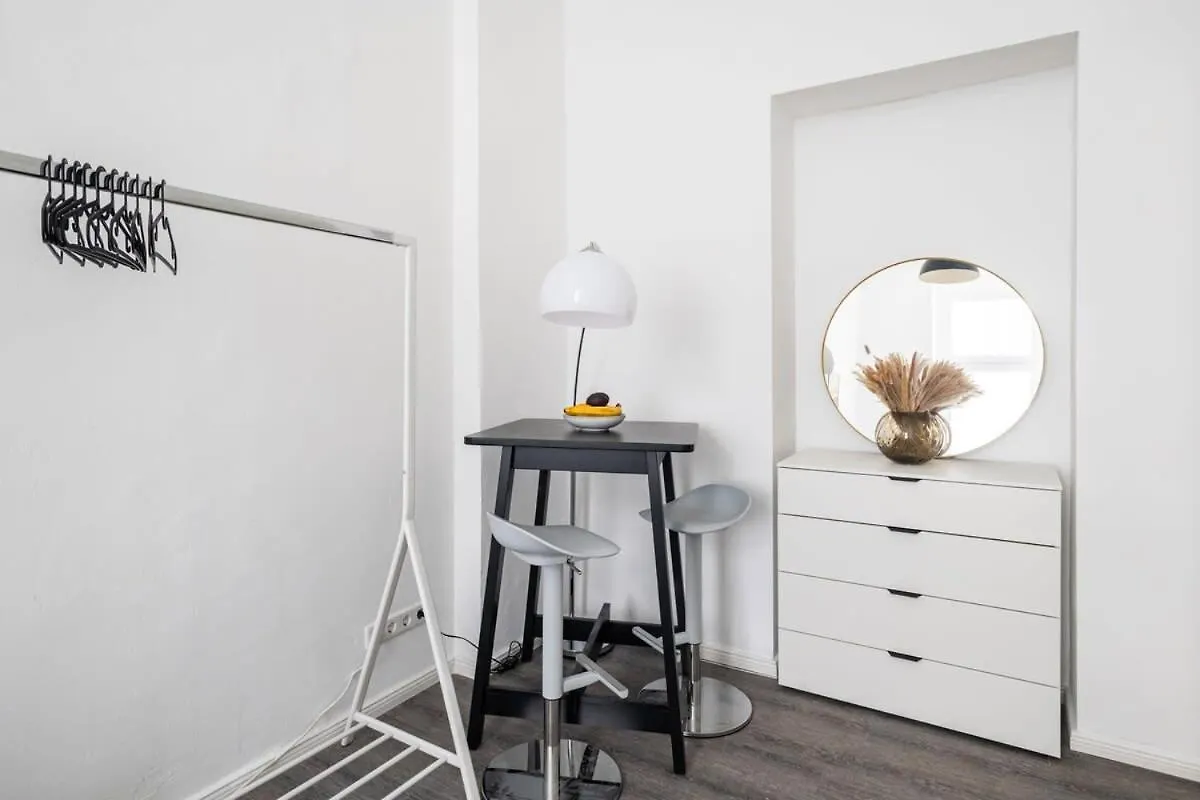 Apartment Homely Berlin - Spacious, Modern, S-Bahn Nearby , Groups & Families Germany