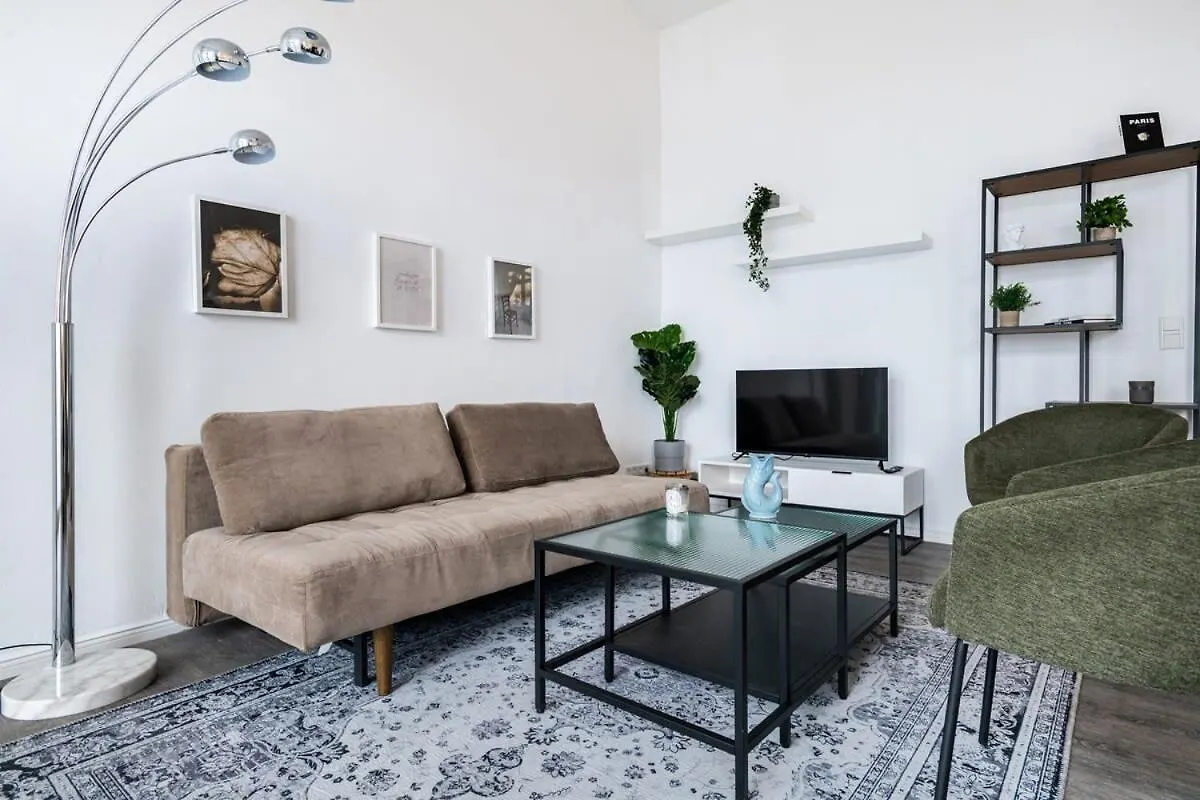 Homely Berlin - Spacious, Modern, S-Bahn Nearby , Groups & Families 0*,