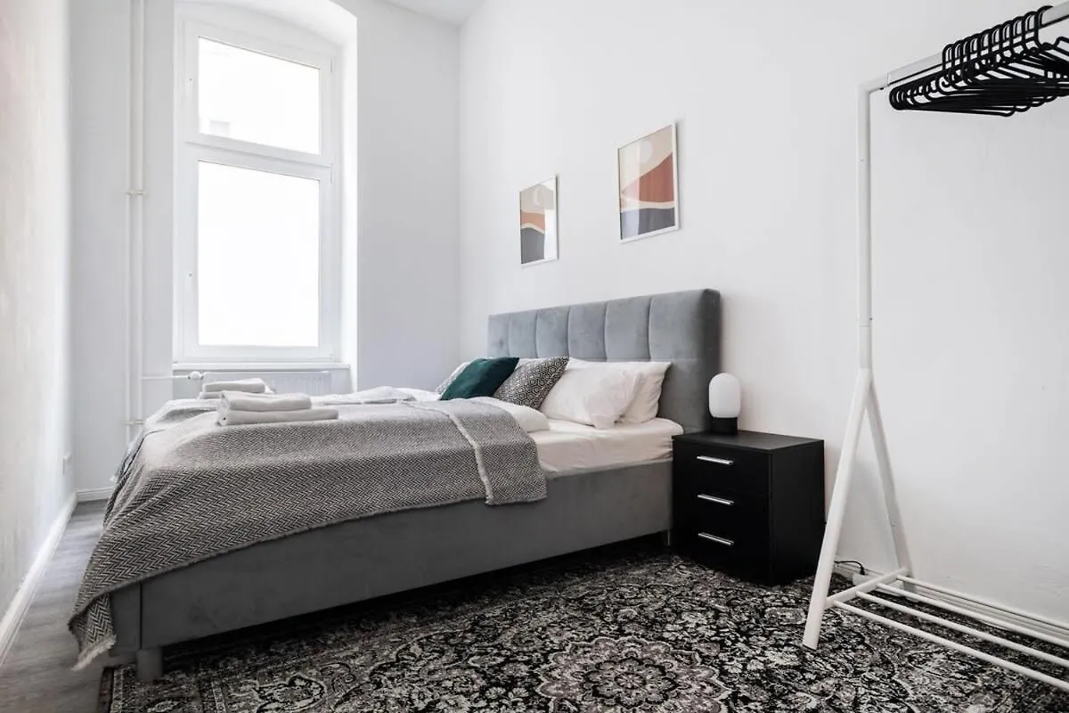 Homely Berlin - Spacious, Modern, S-Bahn Nearby , Groups & Families Germany