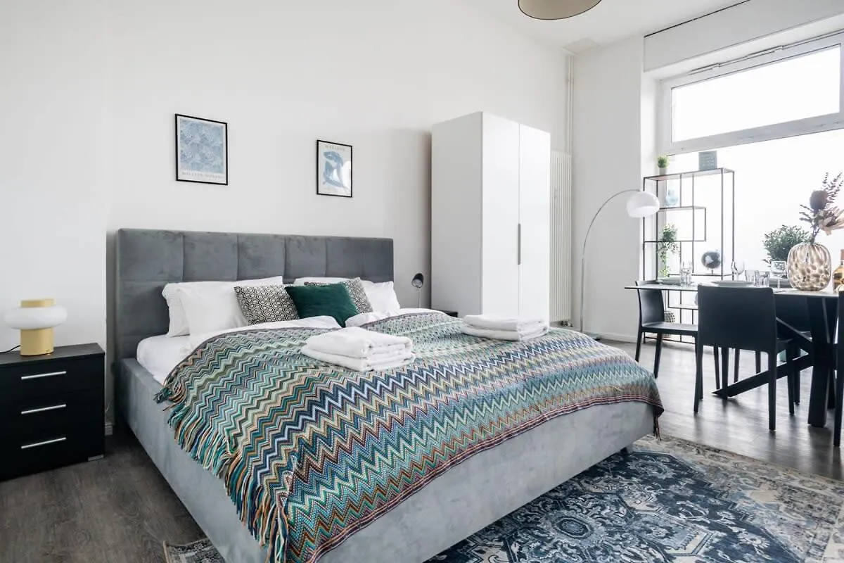 Homely Berlin - Spacious, Modern, S-Bahn Nearby , Groups & Families 0*,  Germany