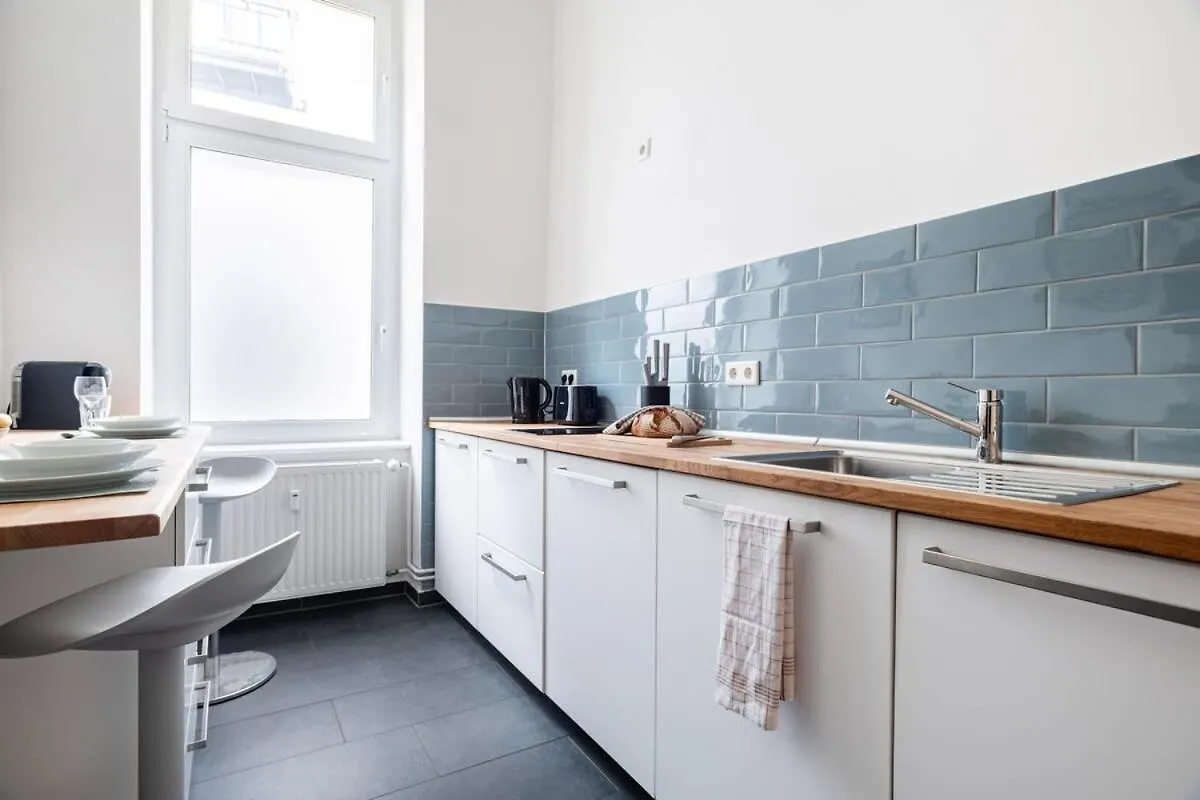 Homely Berlin - Spacious, Modern, S-Bahn Nearby , Groups & Families