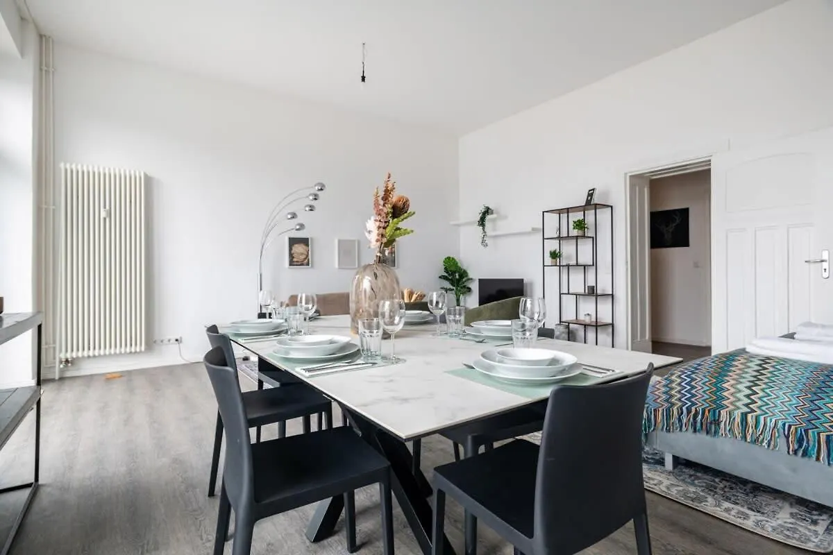 Homely Berlin - Spacious, Modern, S-Bahn Nearby , Groups & Families