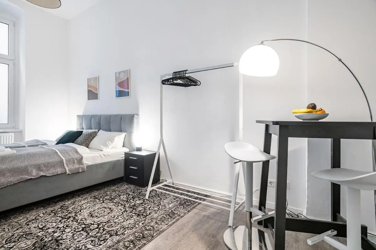 Homely Berlin - Spacious, Modern, S-Bahn Nearby , Groups & Families شقة