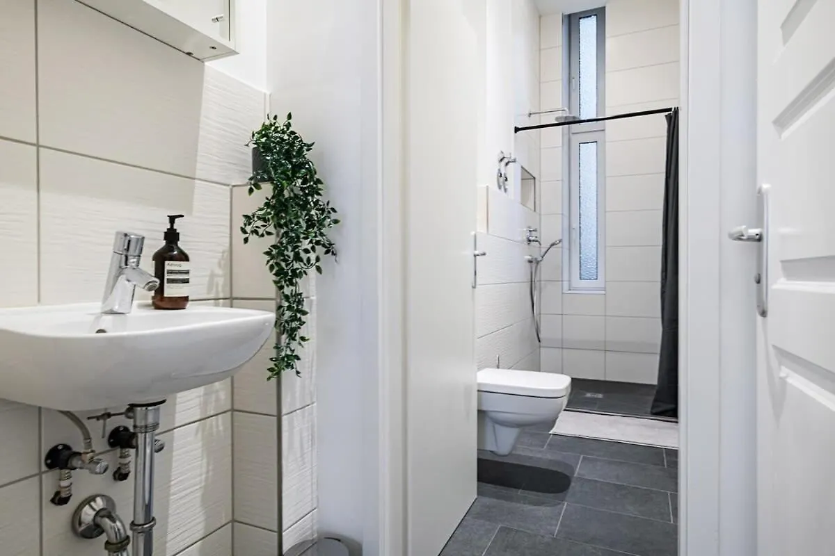 Homely Berlin - Spacious, Modern, S-Bahn Nearby , Groups & Families 0*,